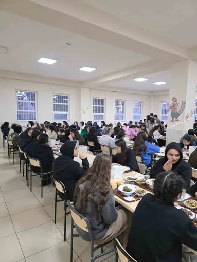 Kaymakam Algın, öğrencilerle iftar programına katıldı
