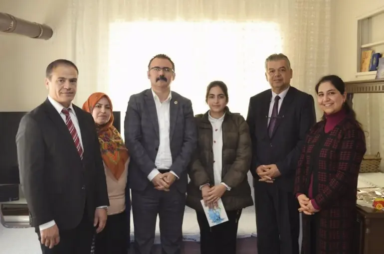 Kaymakam Ateş, öğrencilerin evine misafir oldu
