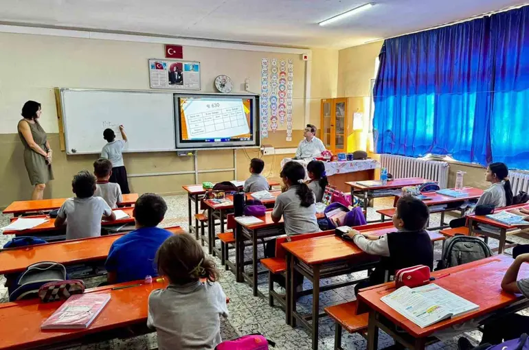 Kaymakam Sözen, Yazıkent’te öğrencilerle bir araya geldi
