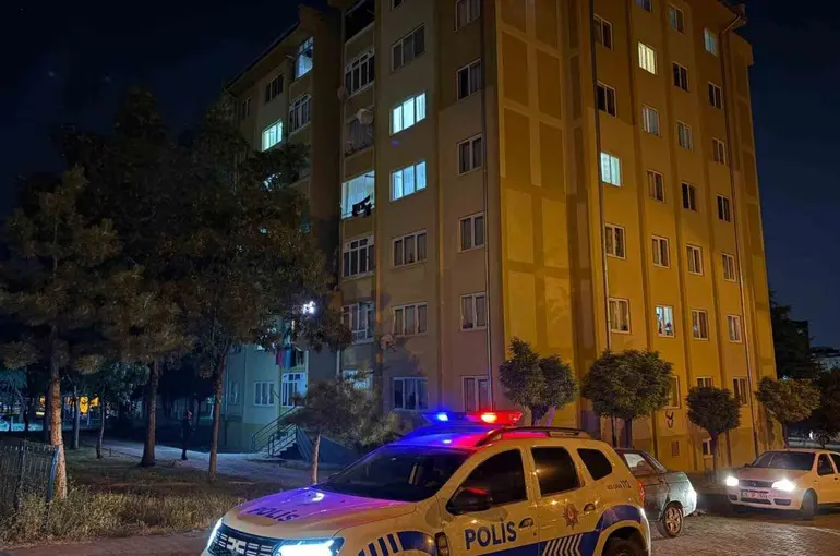 Kayseri’de 3. kattan düşen çocuk ağır yaralandı
