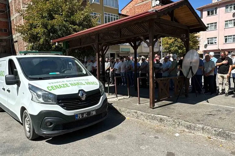 Kazada hayatını kaybeden gurbetçi memleketinde toprağa verildi

