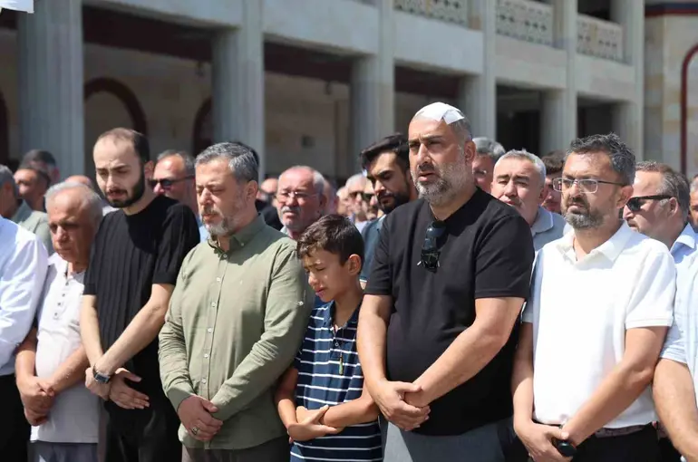 Kazada hayatını kaybeden İlknur öğretmen son yolculuğuna uğurlandı
