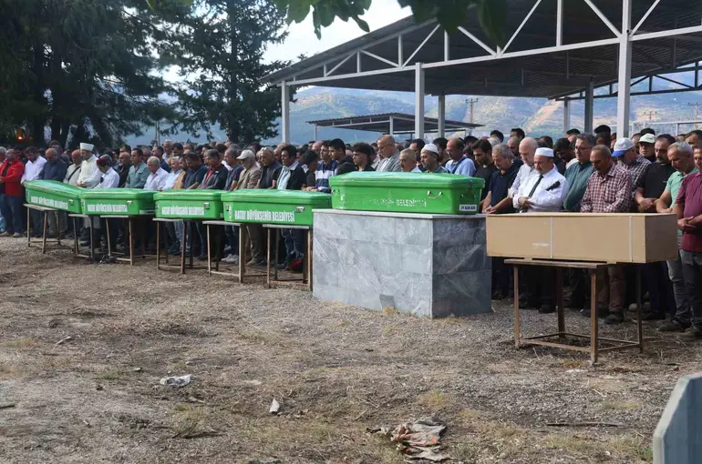 Kazada ölen 7 kişiye duygu dolu veda
