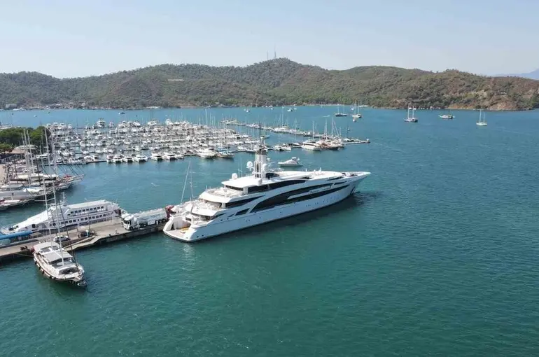Kazak iş adamının mega yatı Fethiye’de
