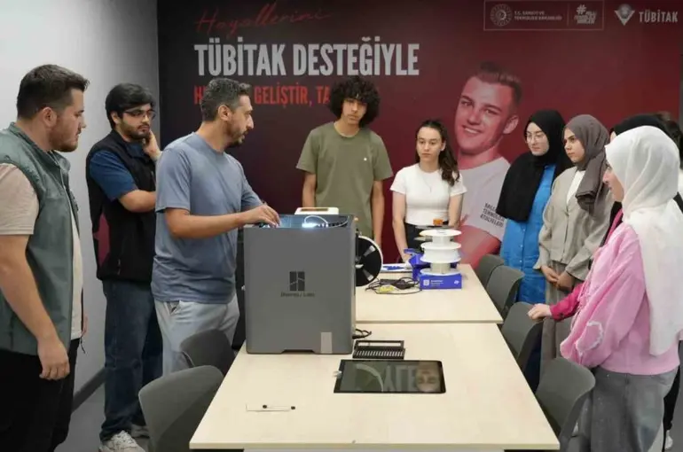 KBÜ’de lise öğrencileri dijital üretim ve yapay zeka eğitimi alıyor
