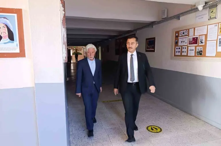 Keleş öğretmen ve öğrencilerin taleplerini dinledi
