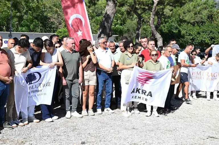 Kemer’de sahil temizliği yapıldı

