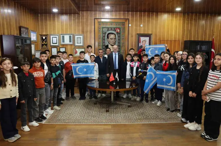 Kerkük’ten Erzurum’a uzanan eğitim köprüsü: Başarılı öğrenciler Rektör Hacımüftüoğlu’nun misafiri oldu
