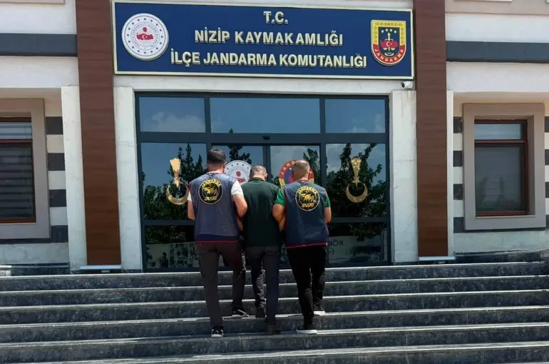 Kesinleşmiş 10’ar yıl cezayla aranan 2 şahıs yakalandı

