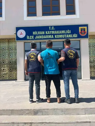 Kılık değiştirerek saklanan cinayet zanlısı yakalandı

