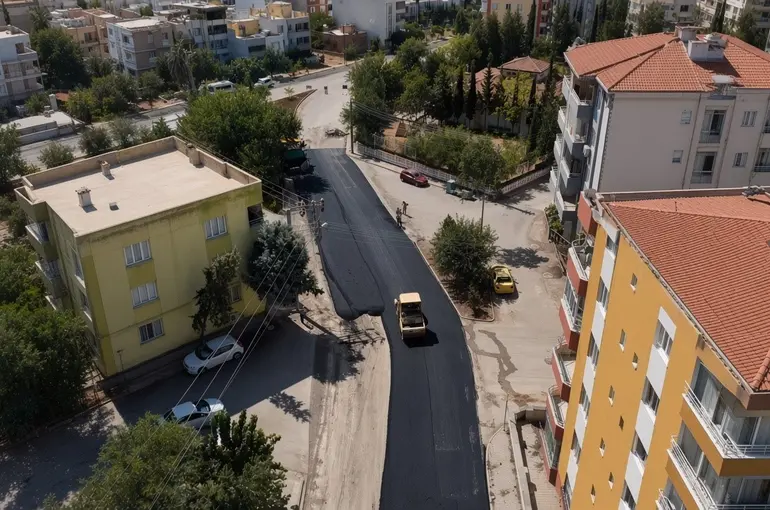 Kilis’te asfalt çalışmaları hız kesmeden sürüyor
