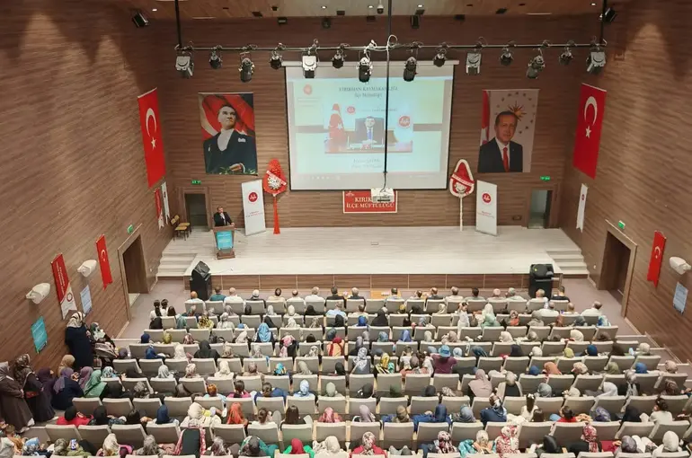 Kırıkhan’da "Peygamberimiz ve Güzel Ahlak" konferansı düzenlendi
