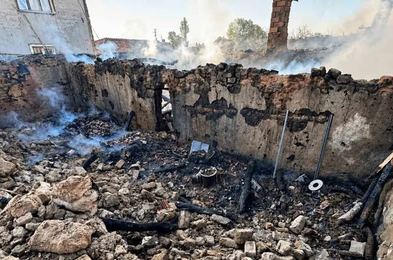 Kırıkkale’de bağ evi ve samanlık yandı
