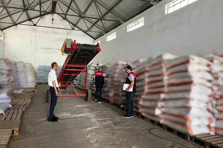 Kırklareli’nde yem bayilerine denetim
