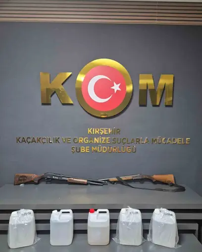 Kırşehir’de, ruhsatsız tüfek ve kaçak içki ele geçirildi
