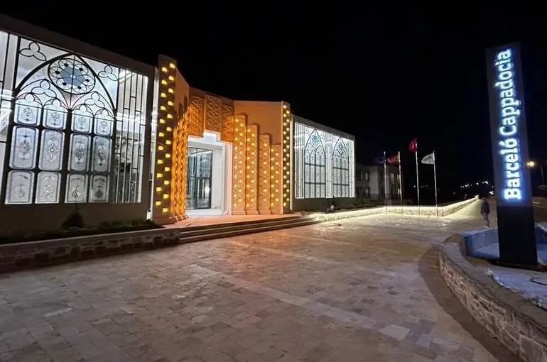 Kırşehirli çift hurda camları sanata dönüştürüyor
