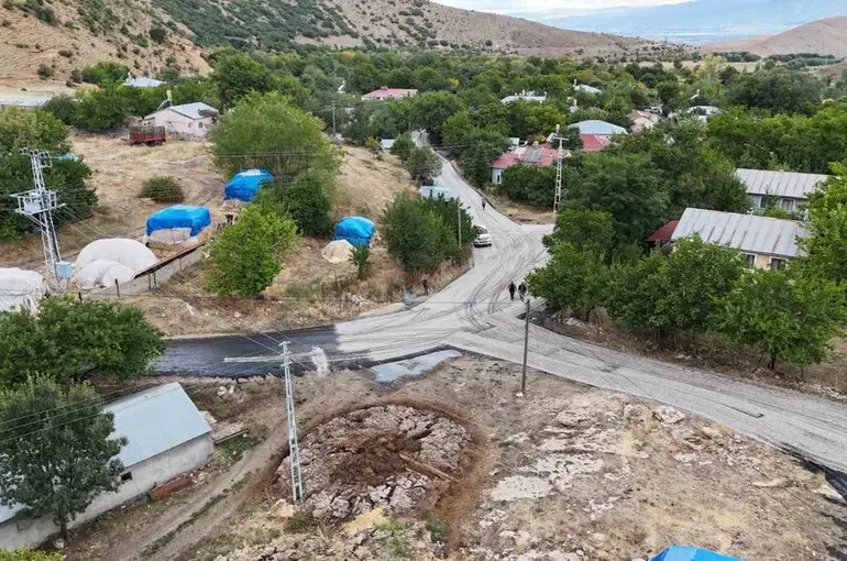 Kış öncesi köy yolları asfalta kavuştu
