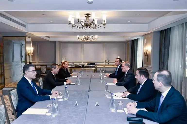 KKTC Dışişleri Bakanı Ertuğruloğlu, Azerbaycanlı mevkidaşı Bayramov ile görüştü
