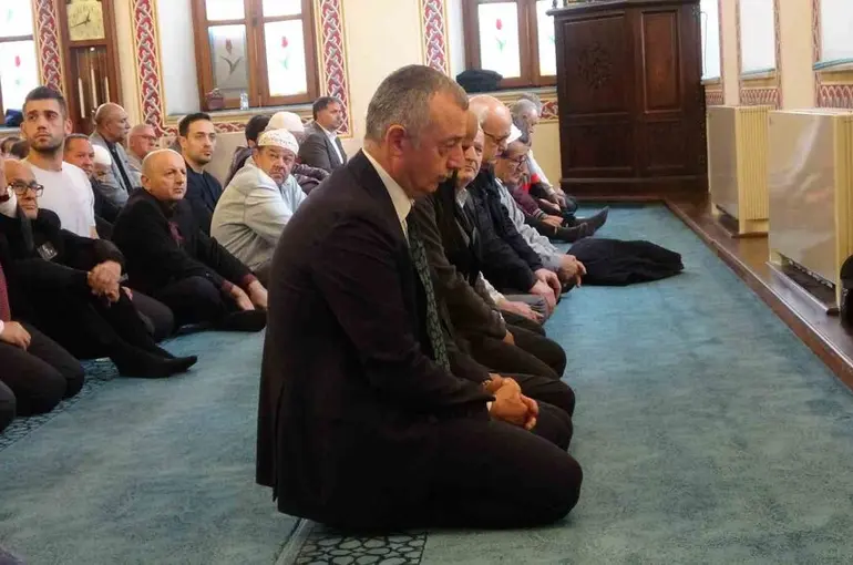 Kocaeli Valisi Aktaş, Atatürk’ün ölümünün 87. yılı için okutulan mevlide katıldı
