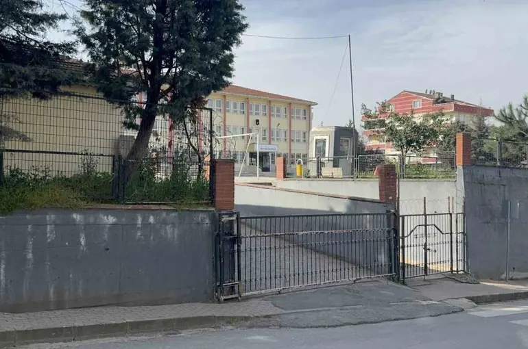 Kocaeli’de öğrencileri taciz ettiği iddia edilen çalışan tutuklandı
