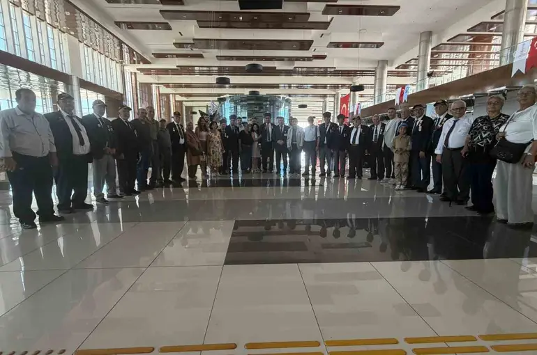 Kocaseyit Havalimanı’nda gazi ve yakınları onuruna program düzenlendi
