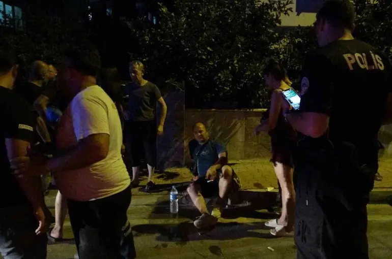 Komşuların apartman bahçesinde portakal koparma tartışması kanlı bitti
