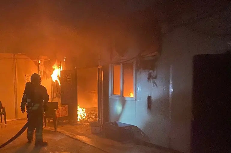 Konteyner yemekhane alevlere teslim oldu
