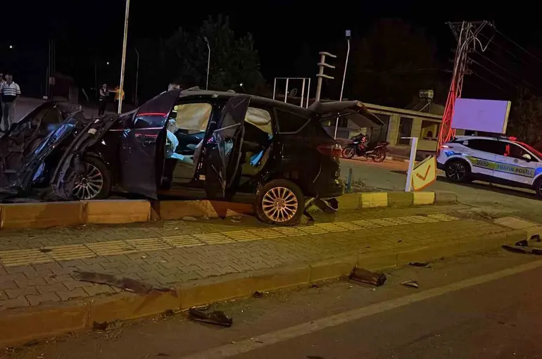 Kontrolden çıkan araç karşı şeride uçtu, sürücü yaralandı
