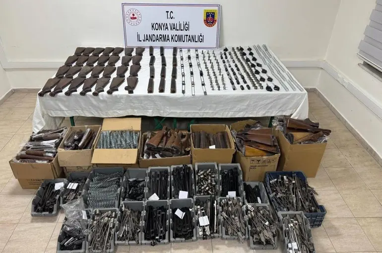 Konya'da jandarmadan 7 ayrı silah operasyonu: 3 tutuklama
