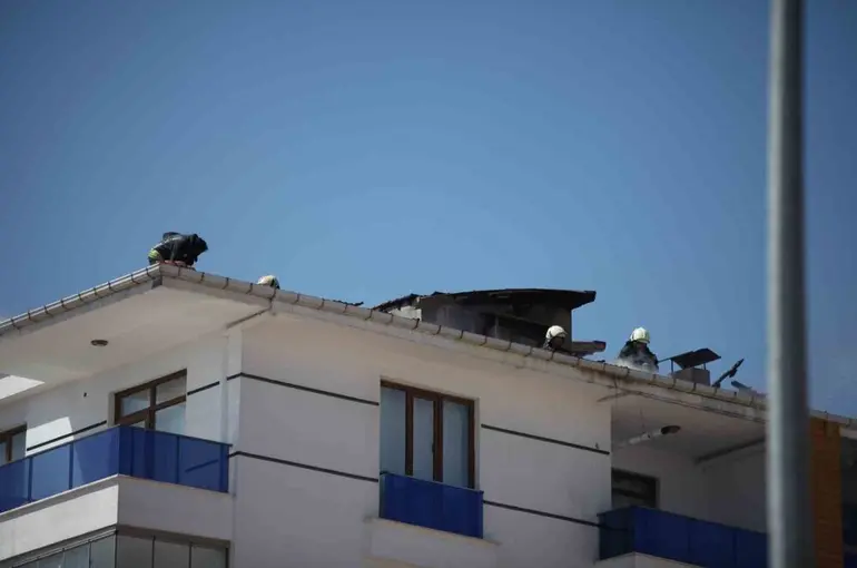 Konya’da 5 katlı apartmanda yangın paniği
