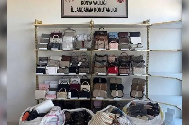 Konya’da 750 bin TL’lik kaçak çanta operasyonu!