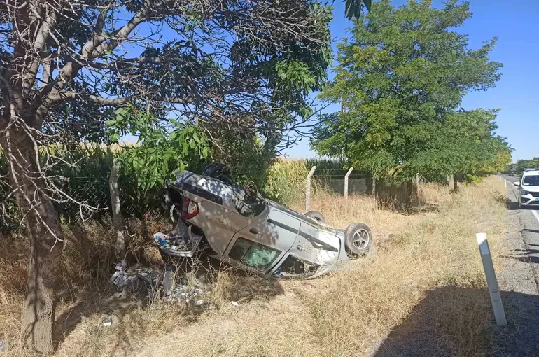 Konya’da otomobil takla attı: 2 çocuk yaralı
