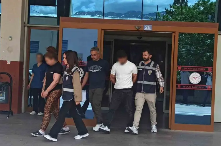 Konya’da sahte altın satan şüpheliler yakalandı