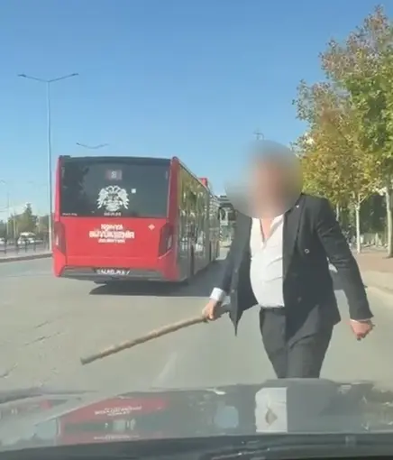 Konya'da trafikte elinde sopayla saldırı girişimine 380 bin TL ceza