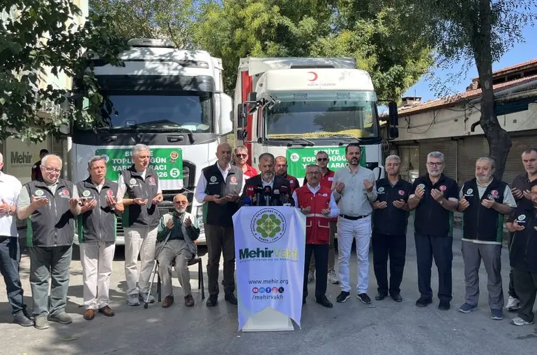 Konya'dan Suriye'ye toplu düğün yardım araçları uğurlandı