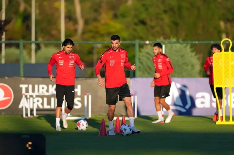 Konyaspor'un kaptanı Adil, Riva'da mesaiye başladı
