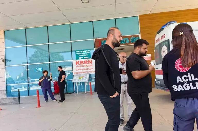 Kopan parmağını buz torbasıyla taşıdılar
