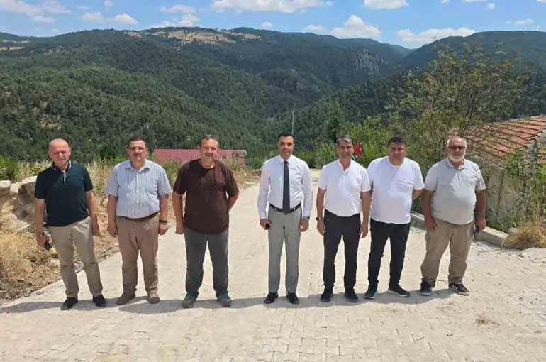 Köylerde parke taşı döşeme çalışmaları sürüyor
