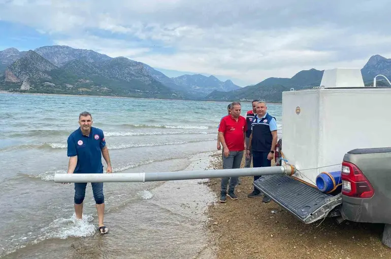 Kozan’da 665 bin sazan yavrusu baraj ve göletlere bırakıldı
