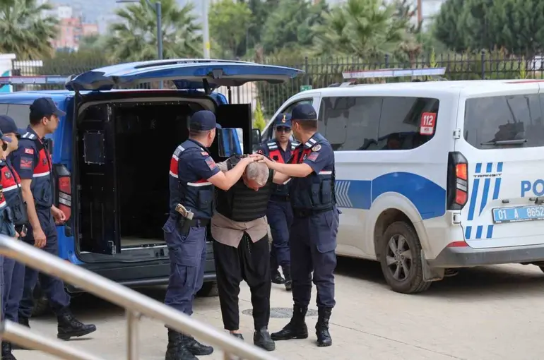 Kozan’da baba ve oğlunu öldüren zanlı tutuklandı
