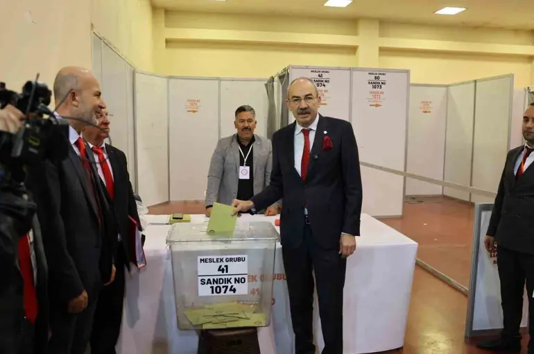KTO seçimlerinde 61 komitenin 60’ını Ömer Gülsoy kazandı
