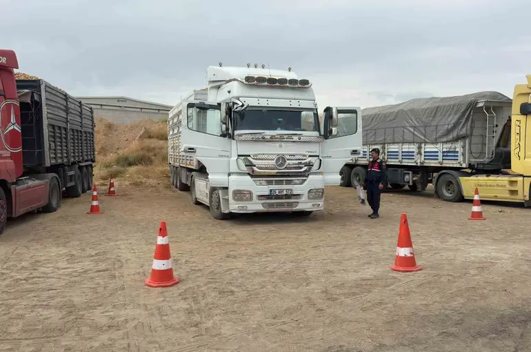 Kullandığı tırın içinde ölü bulundu
