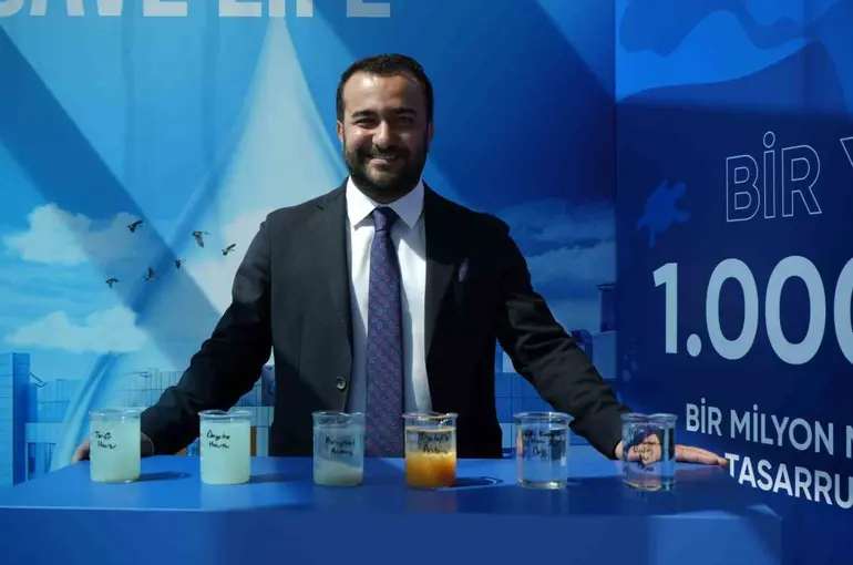 Kullanıp arıttıkları suda Japon balığı besliyorlar
