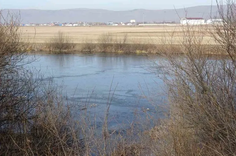 Kura Nehri’nin yüzeyi dondu
