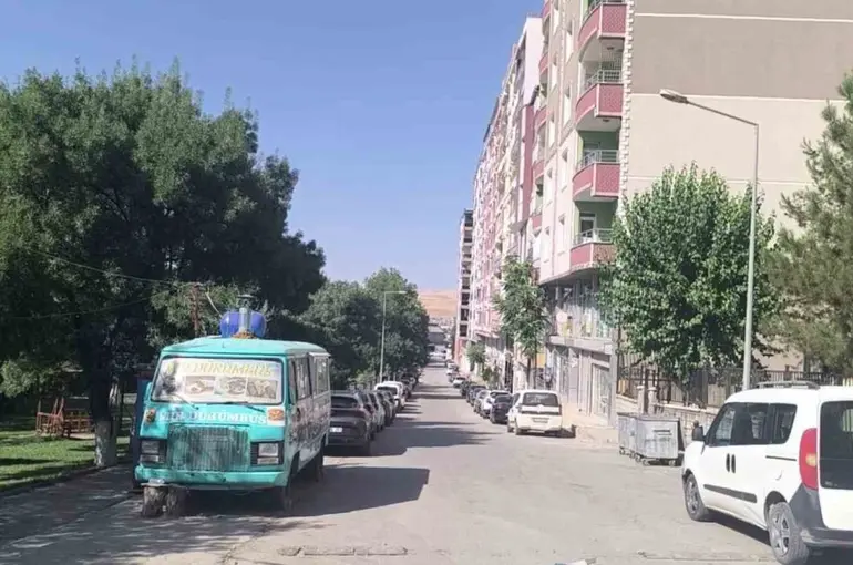 Kurtalan’da sıcak hava sokakları boşalttı
