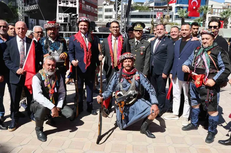 Kurtuluş coşkusu Menemen’i sardı
