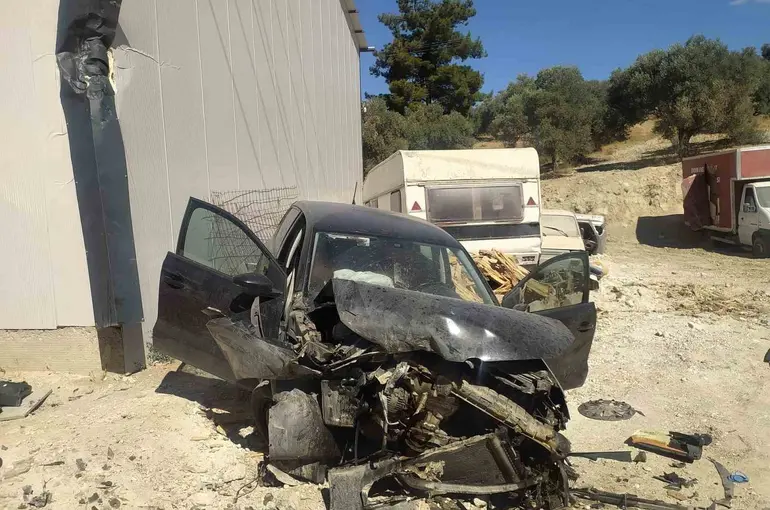 Kuşadası’nda trafik kazası: 2 yaralı