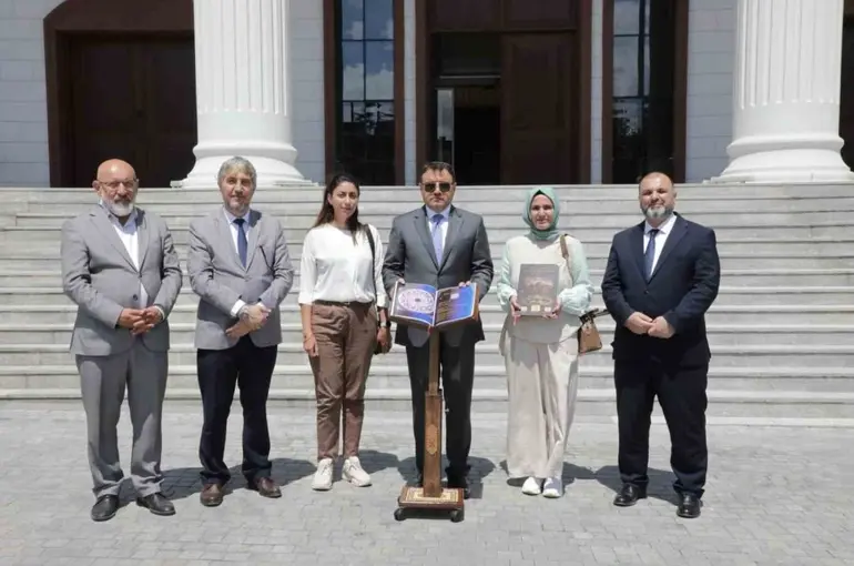 Kütahya Ulu Camii’nde ’Karekodlu Dijital Rehber Sistemi’ hizmete girdi
