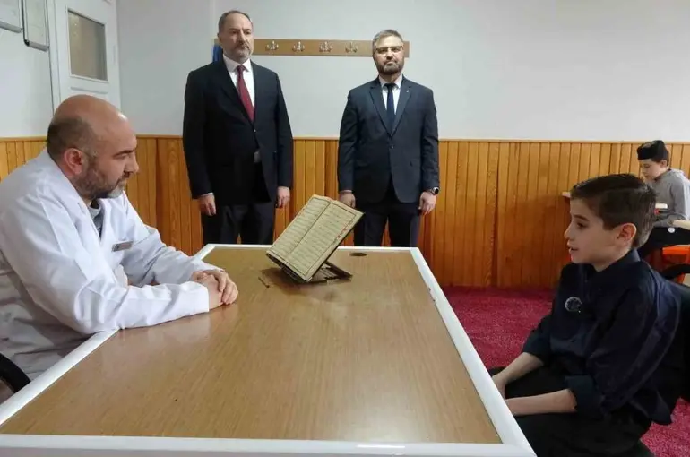 Kütahya’da 11 yaşındaki Ömer Sabri 8 ayda hafız oldu
