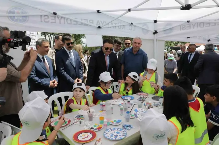 Kütahya’da "Dünya bize emanet" etkinliği
